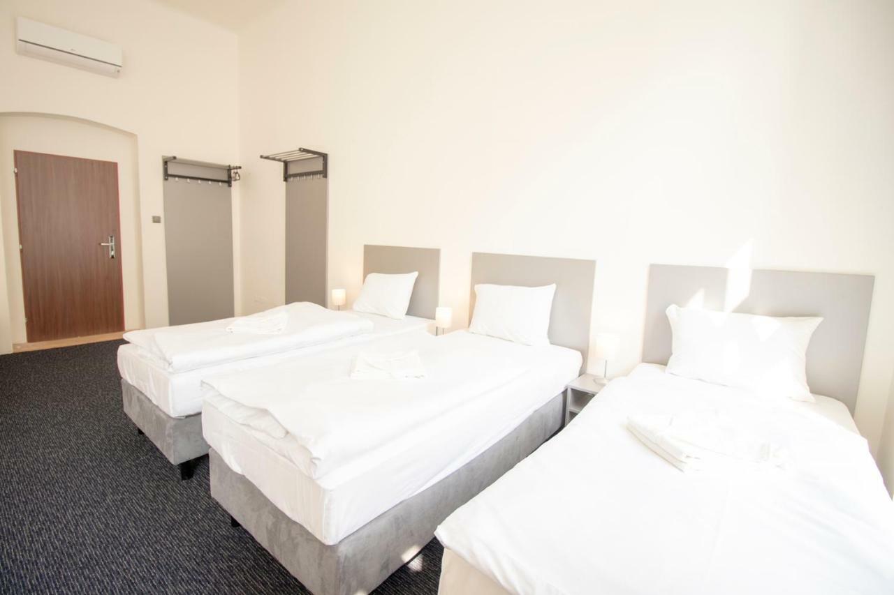Deluxe Octuple Room External Private Bathroom 2