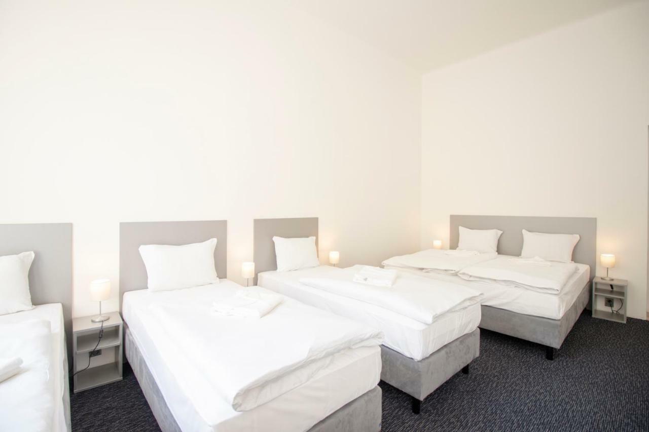 Deluxe Octuple Room External Private Bathroom 1